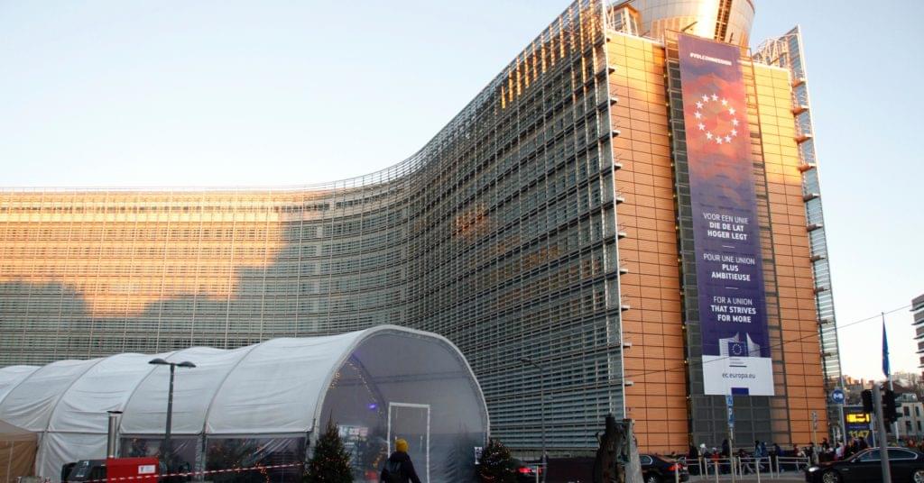Berlaymont-bygningen i Brüssel hvor Europakommisjonen har sitt hovedsete er i disse dager preget med den nye kommisjonens slagord: For a union that stives for more