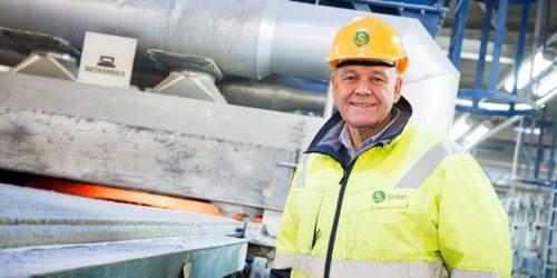 Jacob Smith har i 20 år hatt ansvaret for at glasset som kommer inn til Onsøy blir til kvalitetsvarer som kan sendes til glassverk over hele Europa