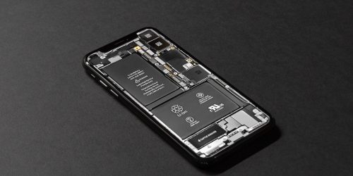 Litium er en viktig bestanddel i batterier i blant annet mobiltelefoner. Nå kan det bli klassifisert som giftig. Foto Tyler Lastovich, unsplash.com