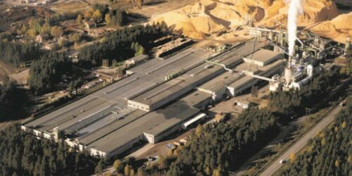 Forutsetningene for et renseanlegg for returtre ved sponplatefabrikken til Forestia på Braskereidfoss er endret. Foto: Forestia AS