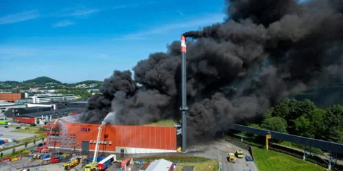 Rapporten fra Sintef peker på at mye sviktet både før og under brannen i IVAR sitt sorteringsanlegg. Foto: Carina Johansen, Stavanger Aftenblad.