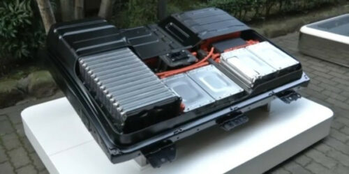 Blant kravene i den nye forordningen er at kasserte elbilbatterier enten skal ombrukes eller materialgjenvinnes.