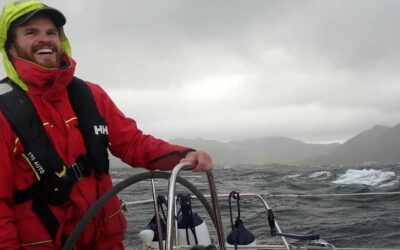 Johannes Sand Balstad er profesjonell seiler ansatt på SeilNorge. Som ung var han medlem av Natur & Ungdom og har dessuten erfaring fra ulike strandryddekampanjer eksempelvis i regi av Norges miljøfond. Foto: SeilNorge