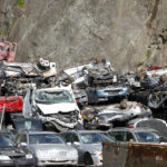 SSB: Færre biler, flere batterier, færre bildekk og flere fritidsbåter levert til gjenvinning